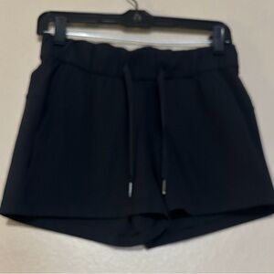 LULULEMON ATHLETICA BLACK SHORTS WITH RELAXED FIT